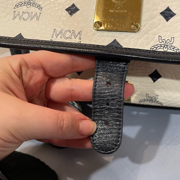 EUC MCM Patterned White & Black Crossbody Bag Purse VTG Gold HW Leather Auth!! - Picture 5 of 16